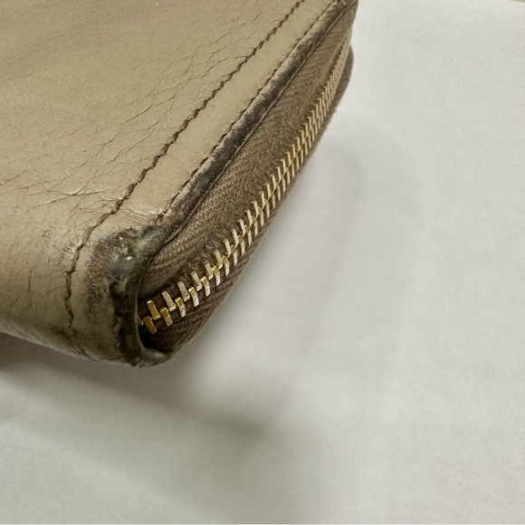 Prada Milano Zippy Wallet - Picture 4 of 10